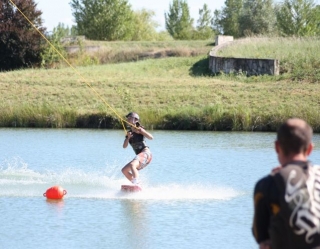  Escuela de wakeboard en el lago 